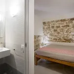 לינה וארוחת בוקר La Rocca Scavata 4*